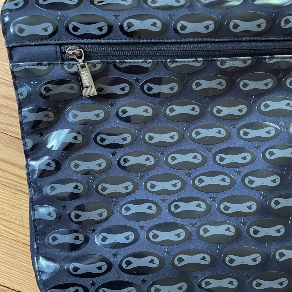 iSkin Black Ninja Laptop Computer Messenger Bag NWOT Quilted Inner Cover